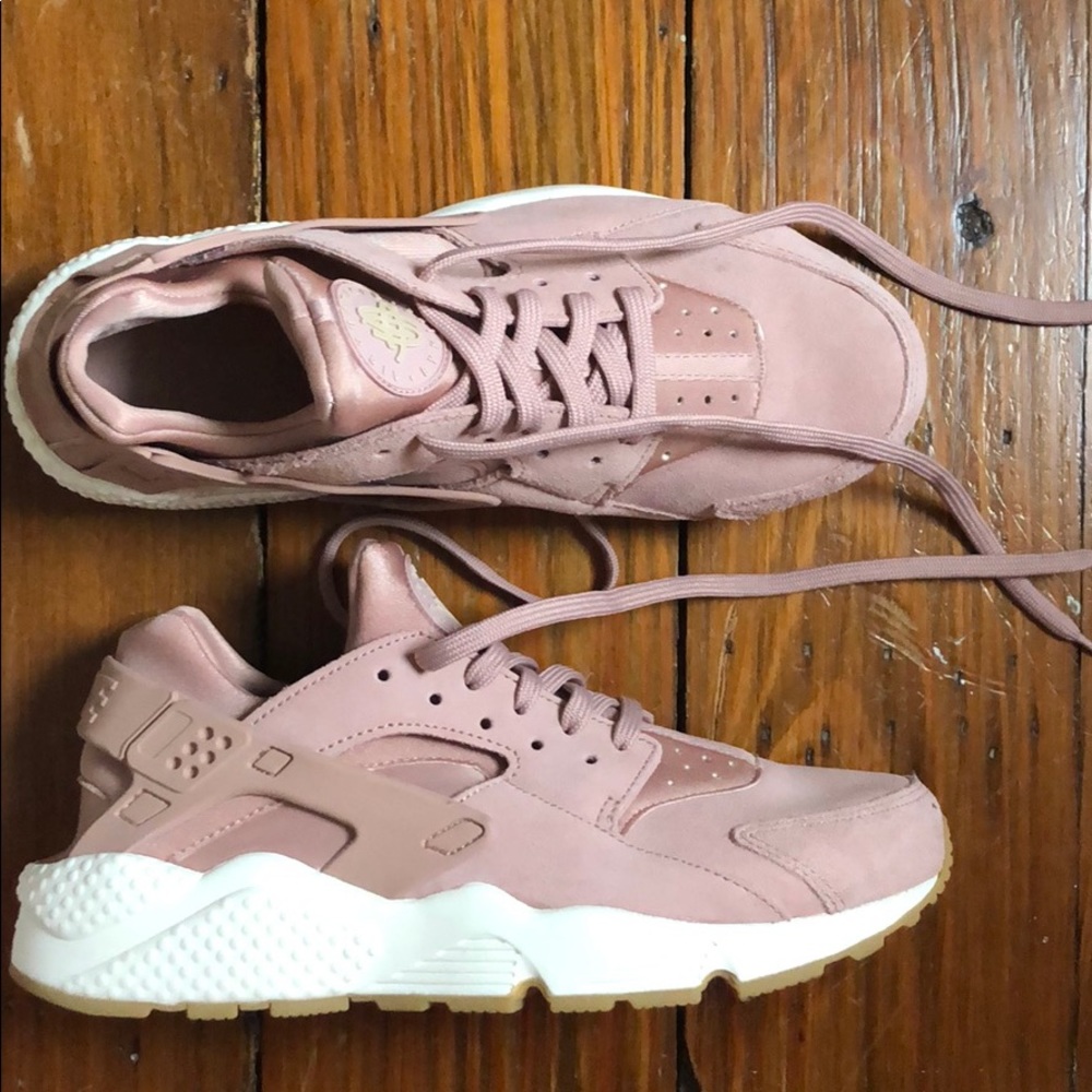 Nike Air Huarache Women's Blush pink sneaker